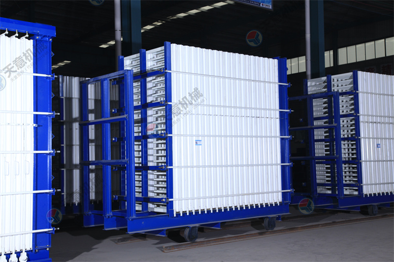 一次成型40塊板的復(fù)合墻板機，究竟有多好？